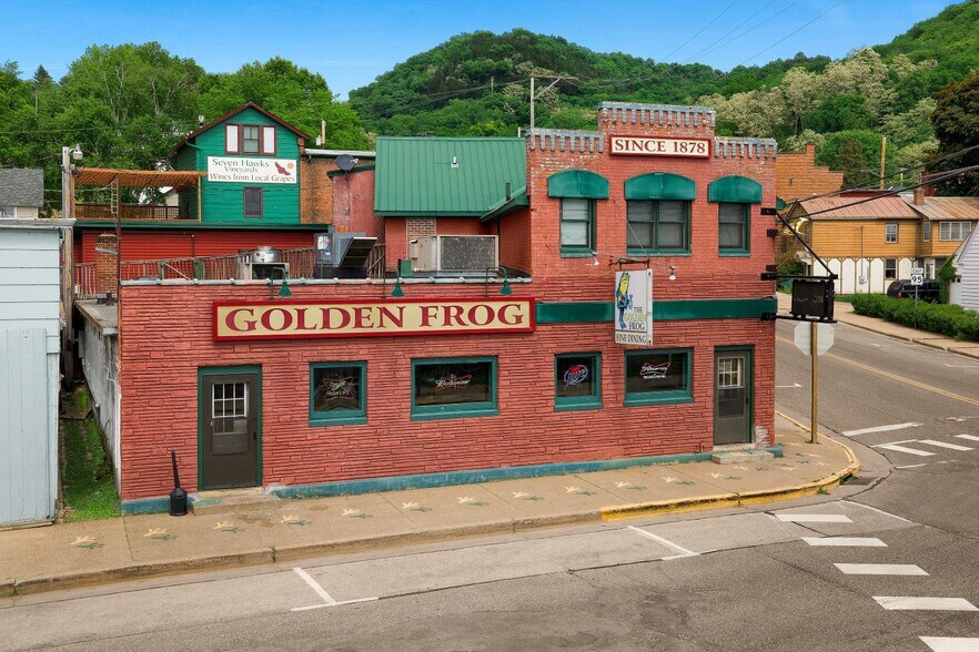 Primary Photo Of 112 N Shore Dr, Fountain City Restaurant For Sale