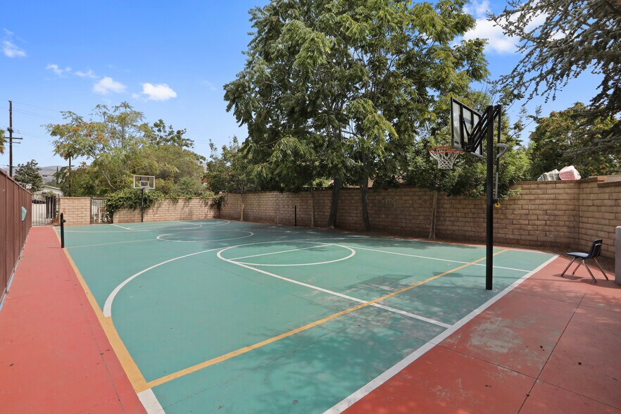 More Photos Of 818 W Gladstone St, San Dimas Specialty For Sale