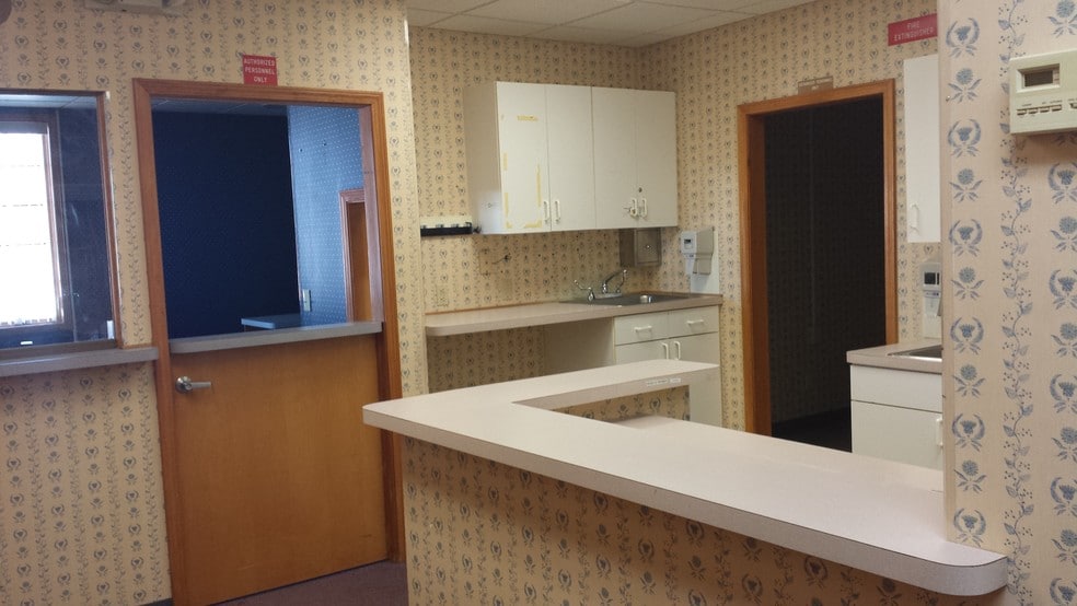 More Photos Of 15 High Tech Dr, Rochester Medical For Lease