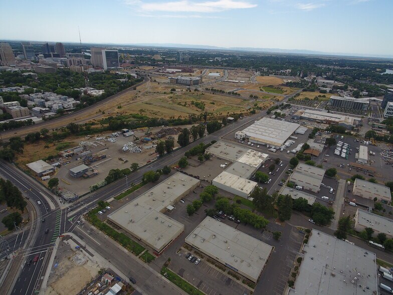 More Photos Of 1103 N B St, Sacramento Flex For Lease