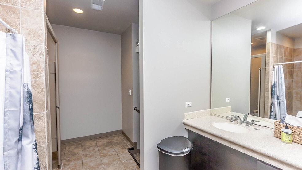 More Photos Of 101-107 N Oak Park Ave, Oak Park General Retail For Sale