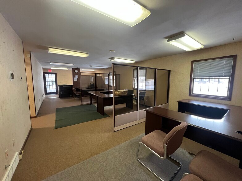 More Photos Of 60 1/2 Salina St, Baldwinsville Freestanding For Sale