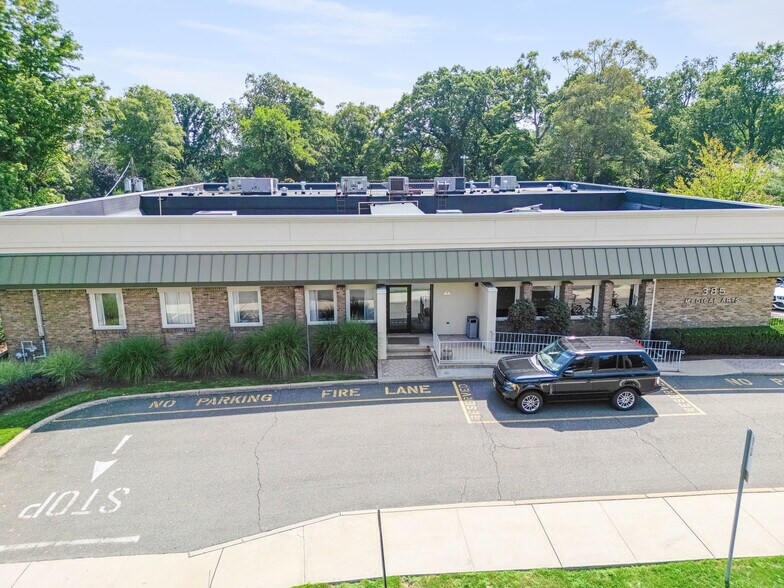 More Photos Of 385 S Maple Ave, Glen Rock Medical For Lease