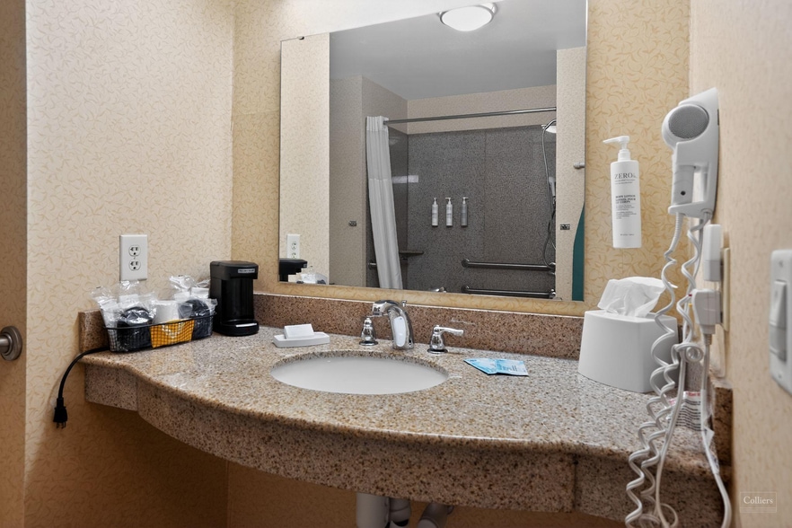 More Photos Of 202 Fairview Dr, Monaca Hotel For Sale