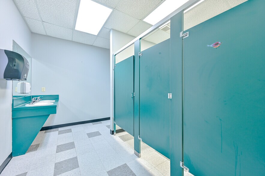 More Photos Of 3100 Breckinridge Blvd, Duluth Unknown For Lease