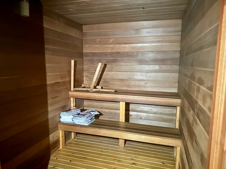 More Photos Of 202 S Eldorado Rd, Bloomington General Retail For Lease