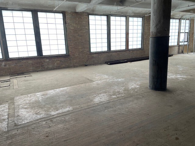 More Photos Of 2545 W Polk St, Chicago Manufacturing For Lease