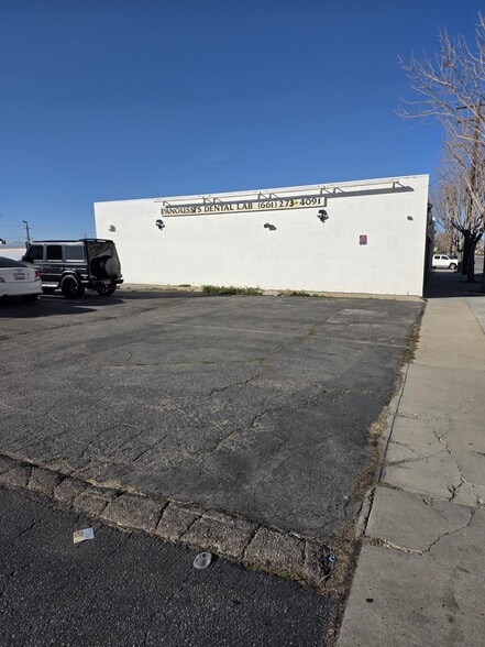 More Photos Of 38423-38425 E 9th St, Palmdale Storefront Retail Office For Sale