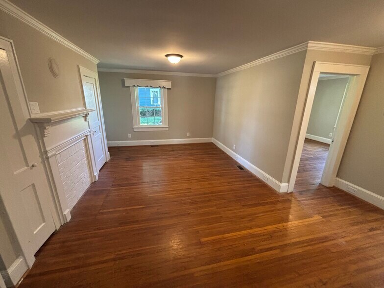 More Photos Of 827 Cox Rd, Gastonia Office For Lease