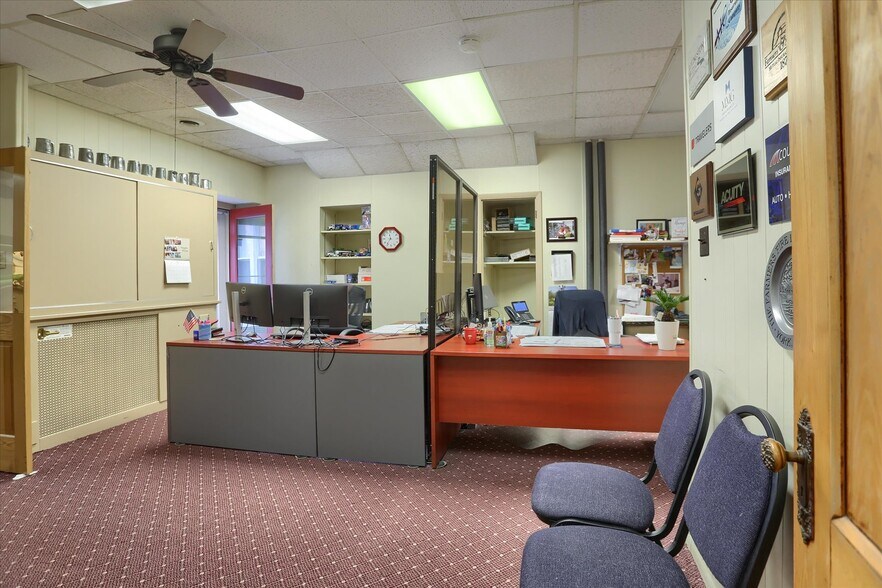 More Photos Of 3 S Market St, Shamokin Flex For Sale