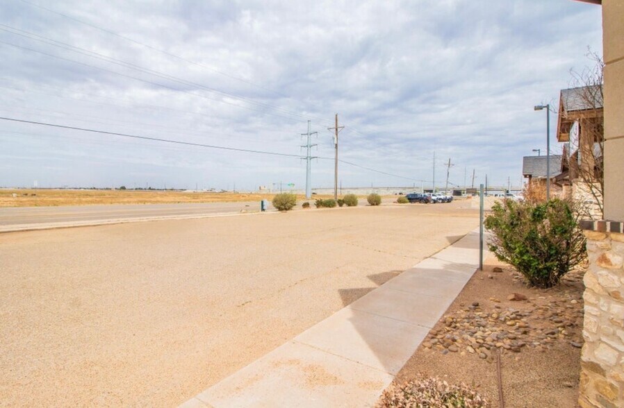 More Photos Of 13037 Quaker Ave, Lubbock Office For Sale