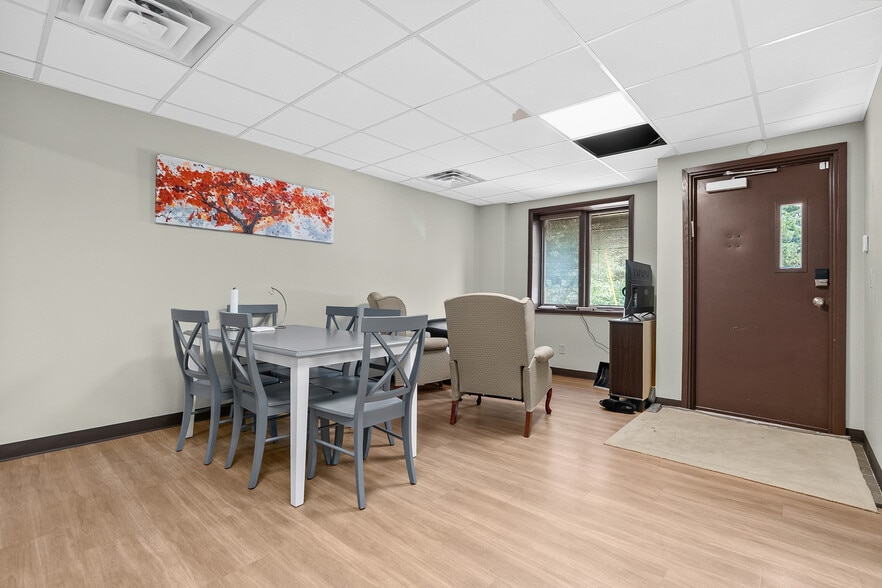 More Photos Of 1516 Trimble Ave, Kalamazoo Office For Sale