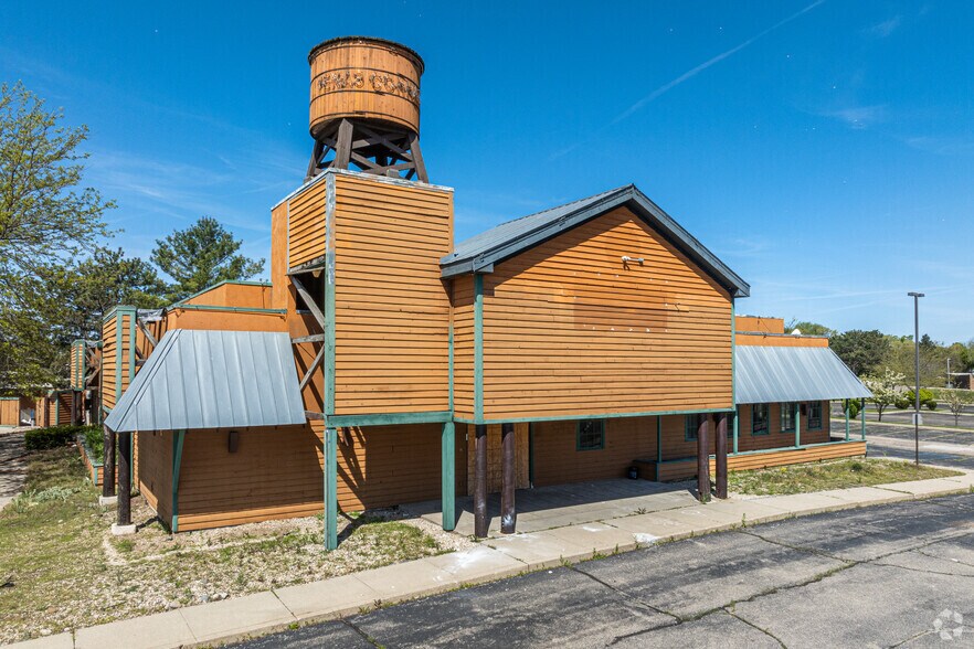 More Photos Of 1830 Pipestone Rd, Benton Harbor Restaurant For Sale