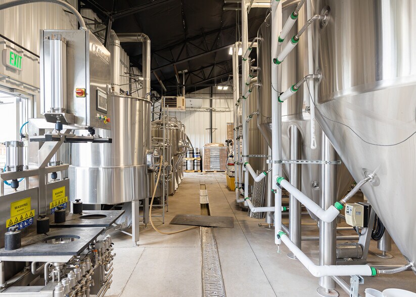 More Photos Of 2480-2490 N Powers Blvd, Colorado Springs Warehouse For Sale