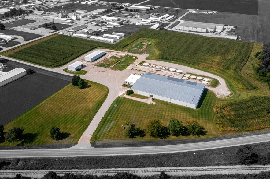 More Photos Of 701 N K Ave, Vinton Industrial For Lease