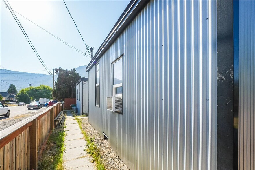 More Photos Of 1406 Fourth Av, Trail Apartments For Sale