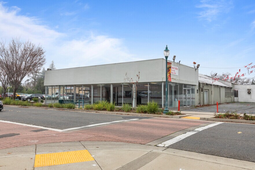Primary Photo Of 440 Riverside Ave, Roseville Auto Dealership For Lease