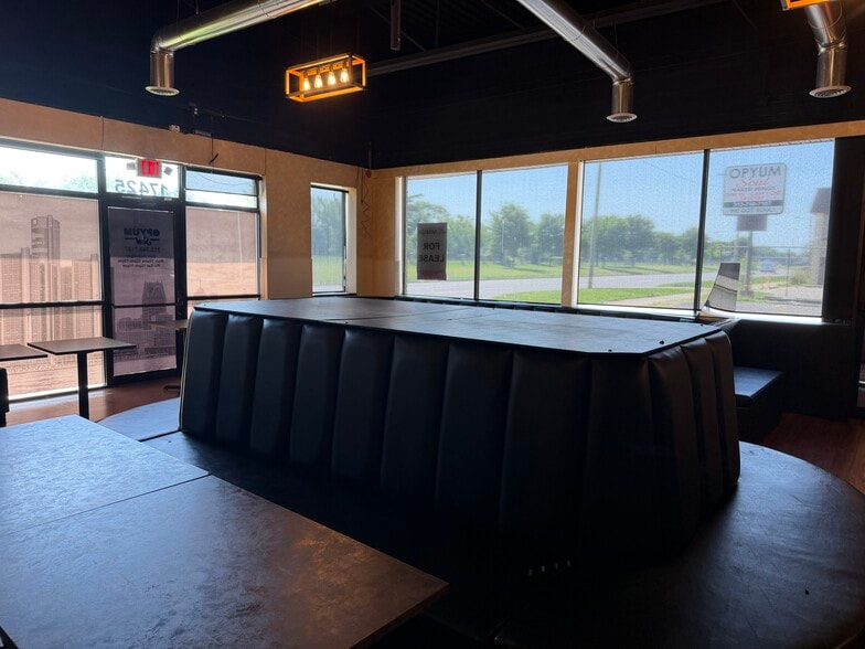More Photos Of 17425 Telegraph Rd, Detroit Freestanding For Lease