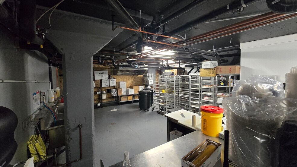 More Photos Of 1912 4th St, La Grande General Retail For Lease