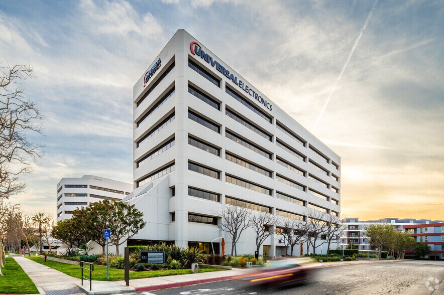 More Photos Of 201 E Sandpointe Ave, Santa Ana Office For Lease