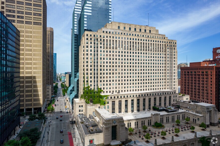 More Photos Of 2 N Riverside Plz, Chicago Office For Lease