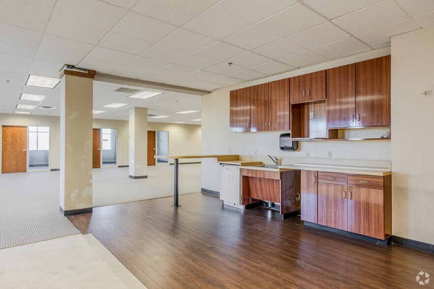 More Photos Of 579 Executive Campus Dr, Westerville Office For Sale