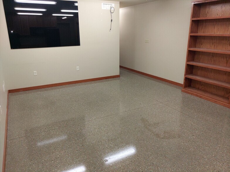 More Photos Of 3235 N 33rd St, Lincoln Warehouse For Lease