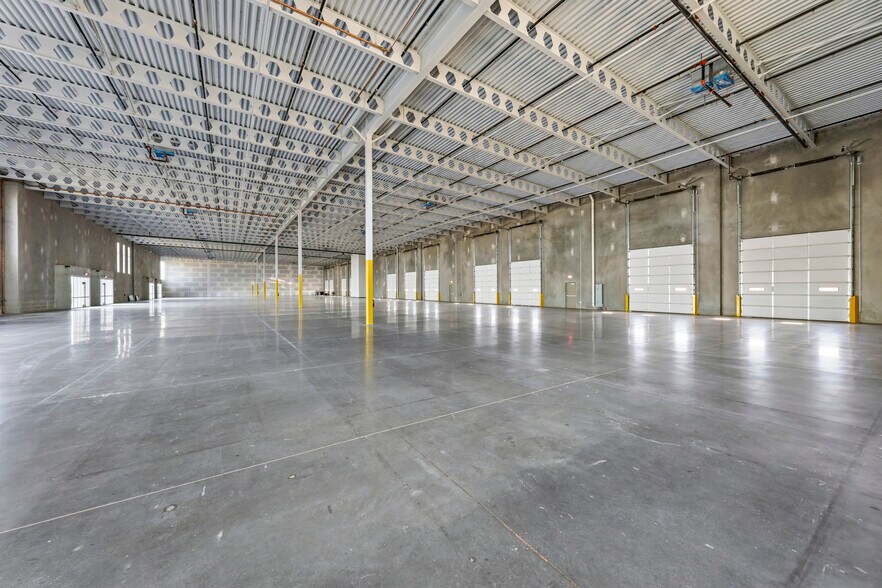 More Photos Of 6459 S Sossaman Rd, Mesa Warehouse For Lease