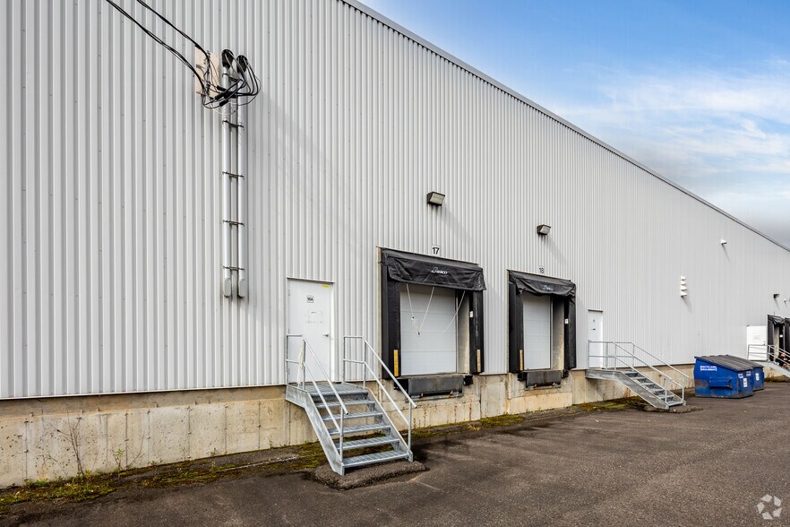 More Photos Of 1400-1460 Boul De L'innovation, Bromont Industrial For Lease