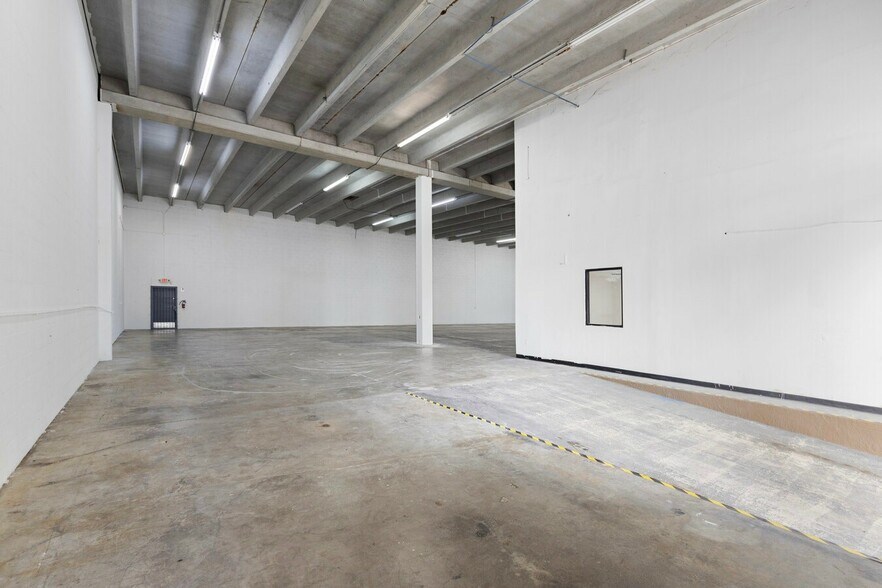 More Photos Of 1740-1742 NW 93rd Ave, Miami Warehouse For Lease