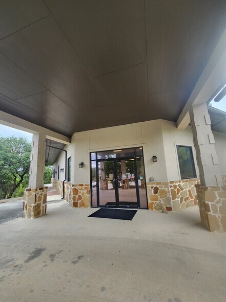 More Photos Of 21200 TX-46, Spring Branch Medical For Sale