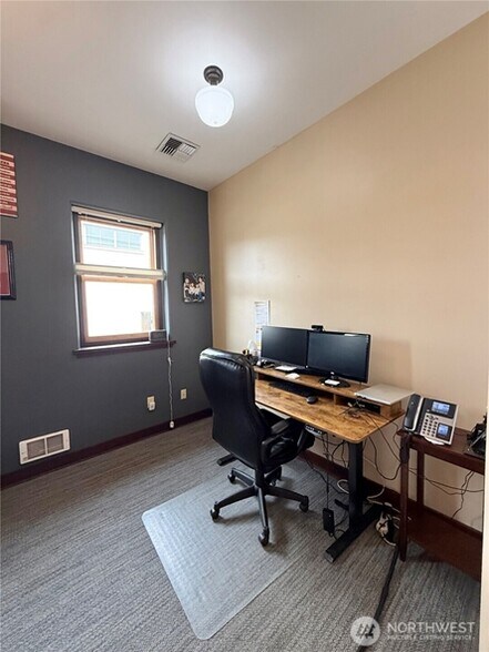 More Photos Of 214 Pine Street St, Okanogan Office For Sale