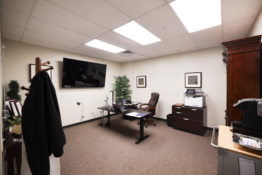 More Photos Of 10001 Broadway Ext, Oklahoma City Medical For Lease