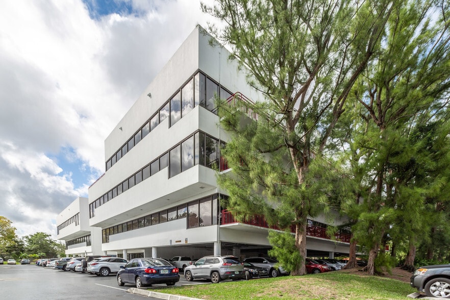 More Photos Of 6175 NW 153rd St, Miami Lakes Medical For Lease