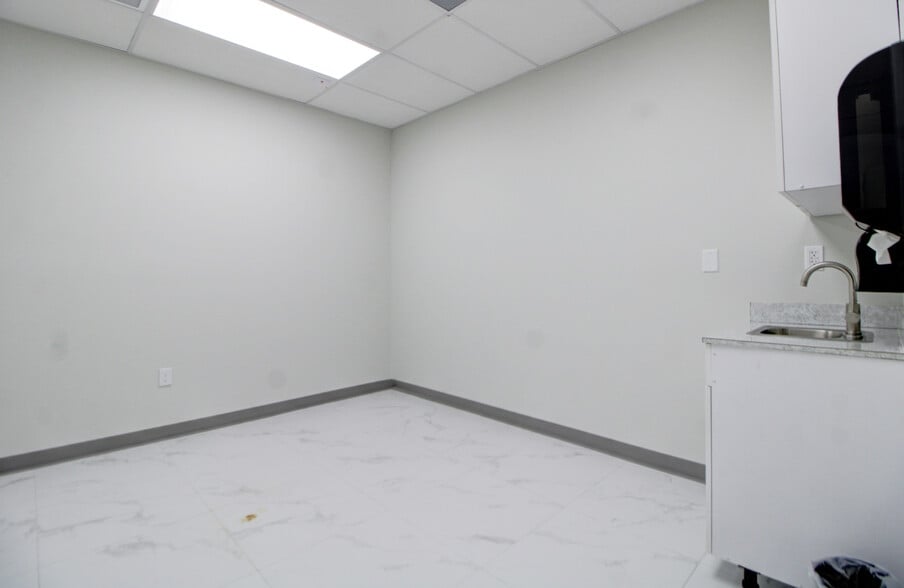 More Photos Of 304 N Krome Ave, Homestead Medical For Lease