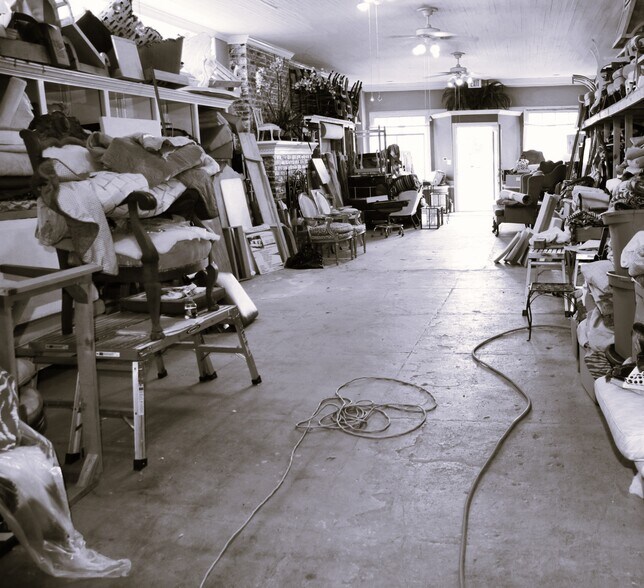 More Photos Of 106 W Anderson St, Selma Storefront Retail Residential For Sale