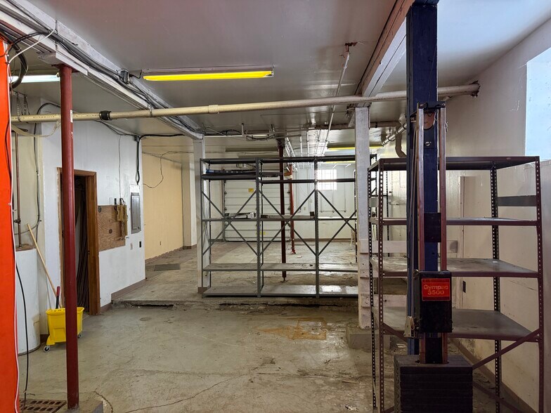 More Photos Of 108 Ball St, East Syracuse Flex For Lease