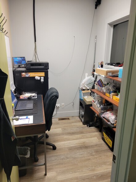 More Photos Of 21-23 S La Grange Rd, La Grange Storefront Retail Office For Sale