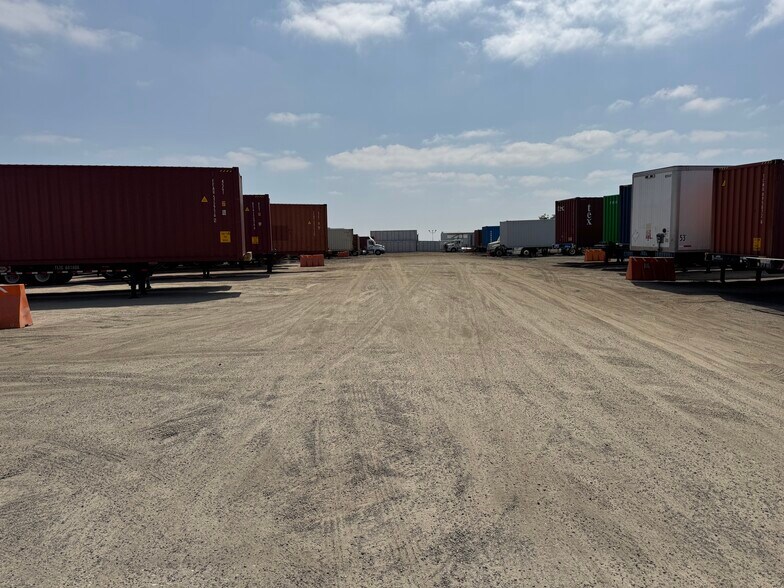 More Photos Of 1660 E 32nd St, Long Beach Land For Lease