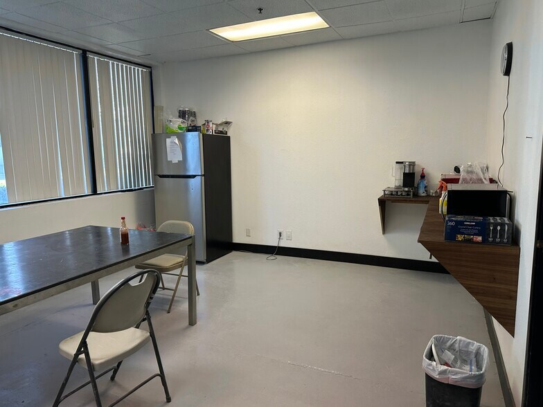 More Photos Of 24853 Avenue Rockefeller, Valencia Warehouse For Lease