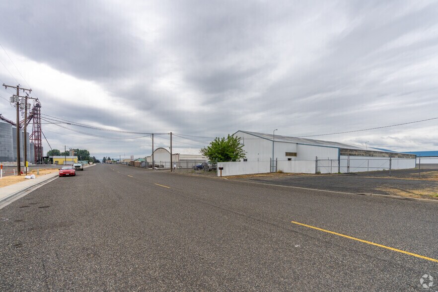 More Photos Of 1265 Port Way, Clarkston Warehouse For Sale