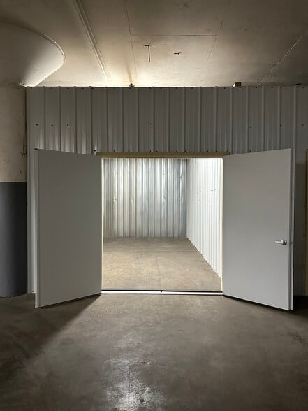 More Photos Of 301 W 3rd St, Sterling Manufacturing For Sale