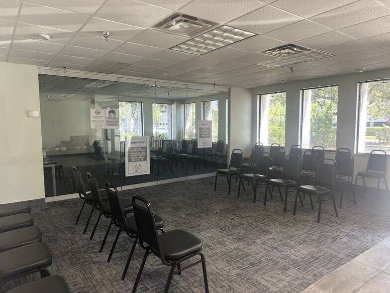 More Photos Of 4913 W Laurel St, Tampa Flex For Lease