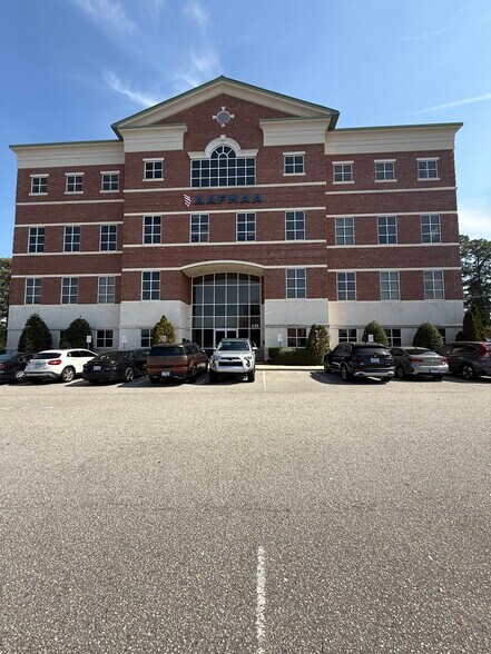 More Photos Of 639 Executive Pl, Fayetteville Medical For Lease