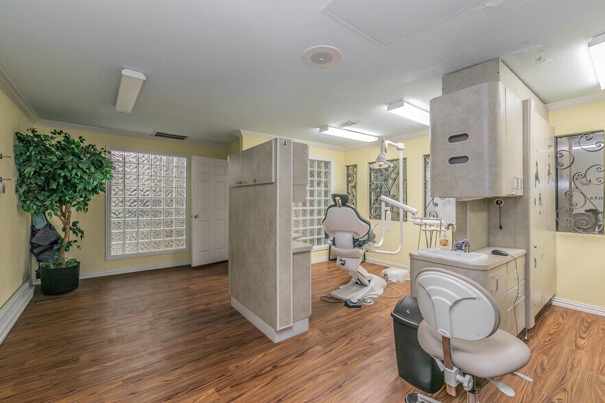 More Photos Of 2823 Kendale Dr, Dallas Medical For Sale