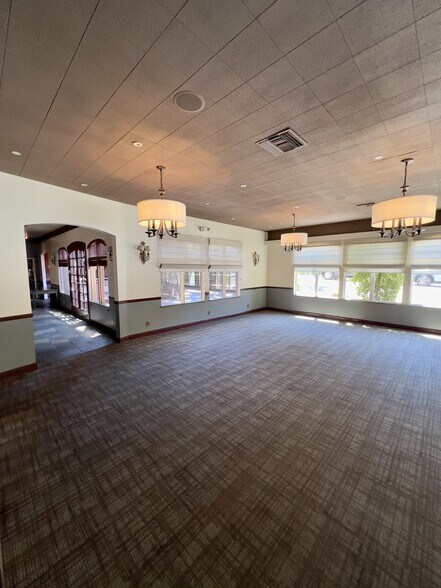 More Photos Of 14572 Big Basin Way, Saratoga Storefront For Lease