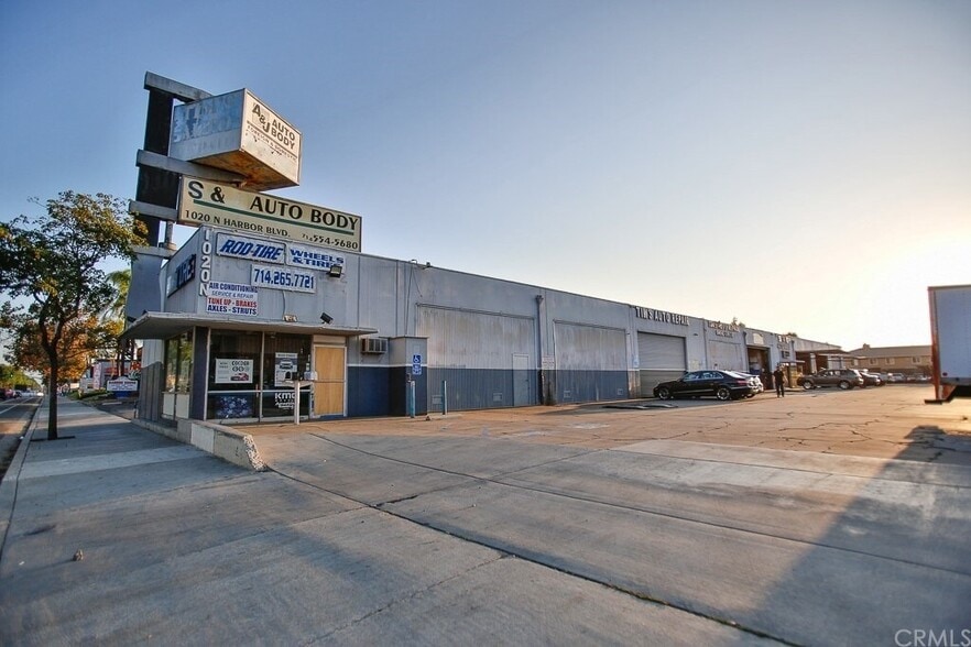 Primary Photo Of 1020 N Harbor Blvd, Santa Ana Auto Repair For Sale