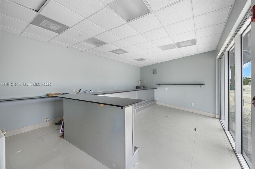 More Photos Of 2500 Wilton Dr, Wilton Manors Freestanding For Sale