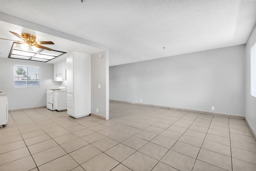 More Photos Of 710 W Washington Ave, Santa Ana Apartments For Sale