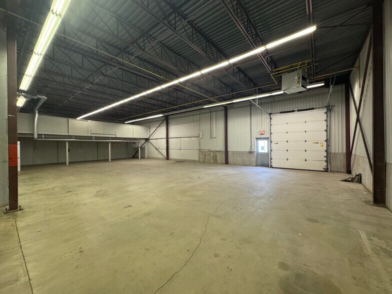 More Photos Of 121 Jason St, Owen Sound Warehouse For Lease